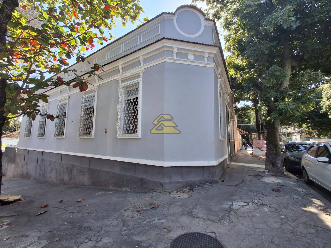 Casa à venda com 3 quartos, 129m² - Foto 2
