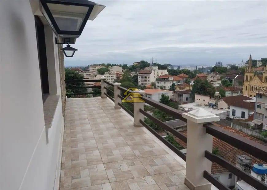 Casa à venda com 3 quartos, 523m² - Foto 1