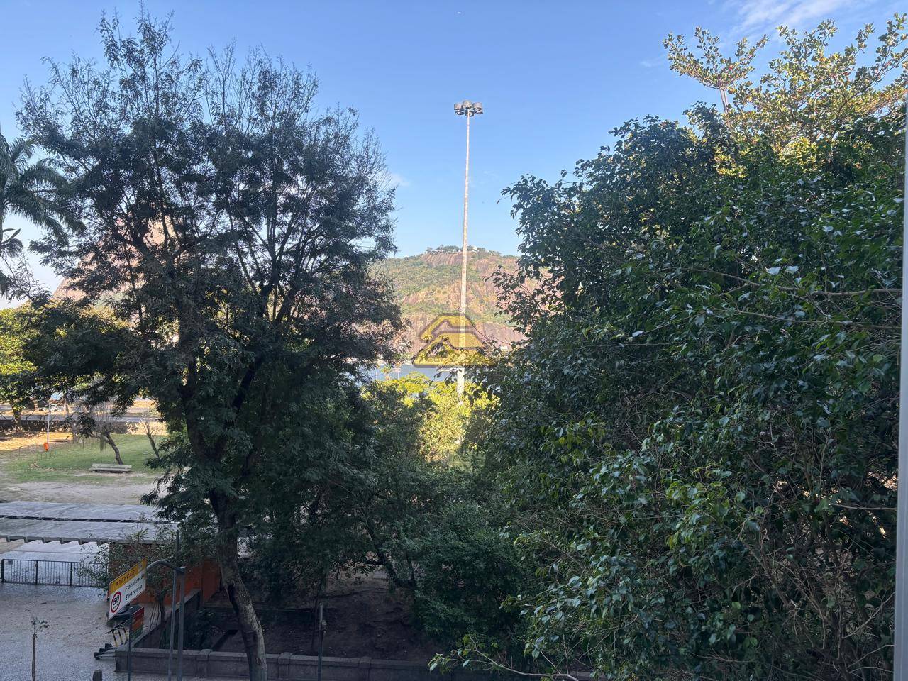 Apartamento para alugar com 4 quartos, 490m² - Foto 2