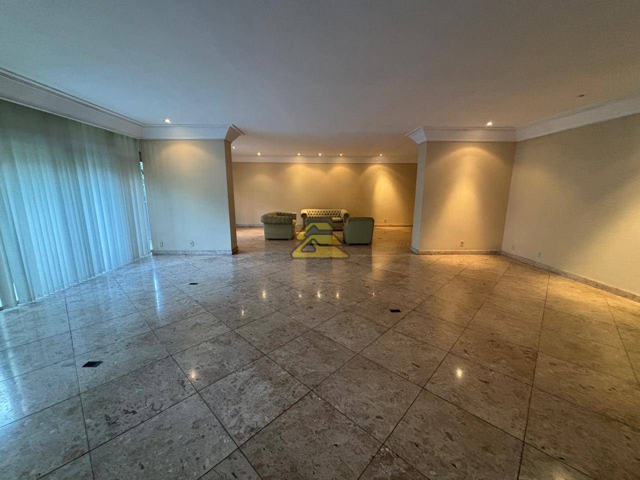 Apartamento para alugar com 4 quartos, 490m² - Foto 3