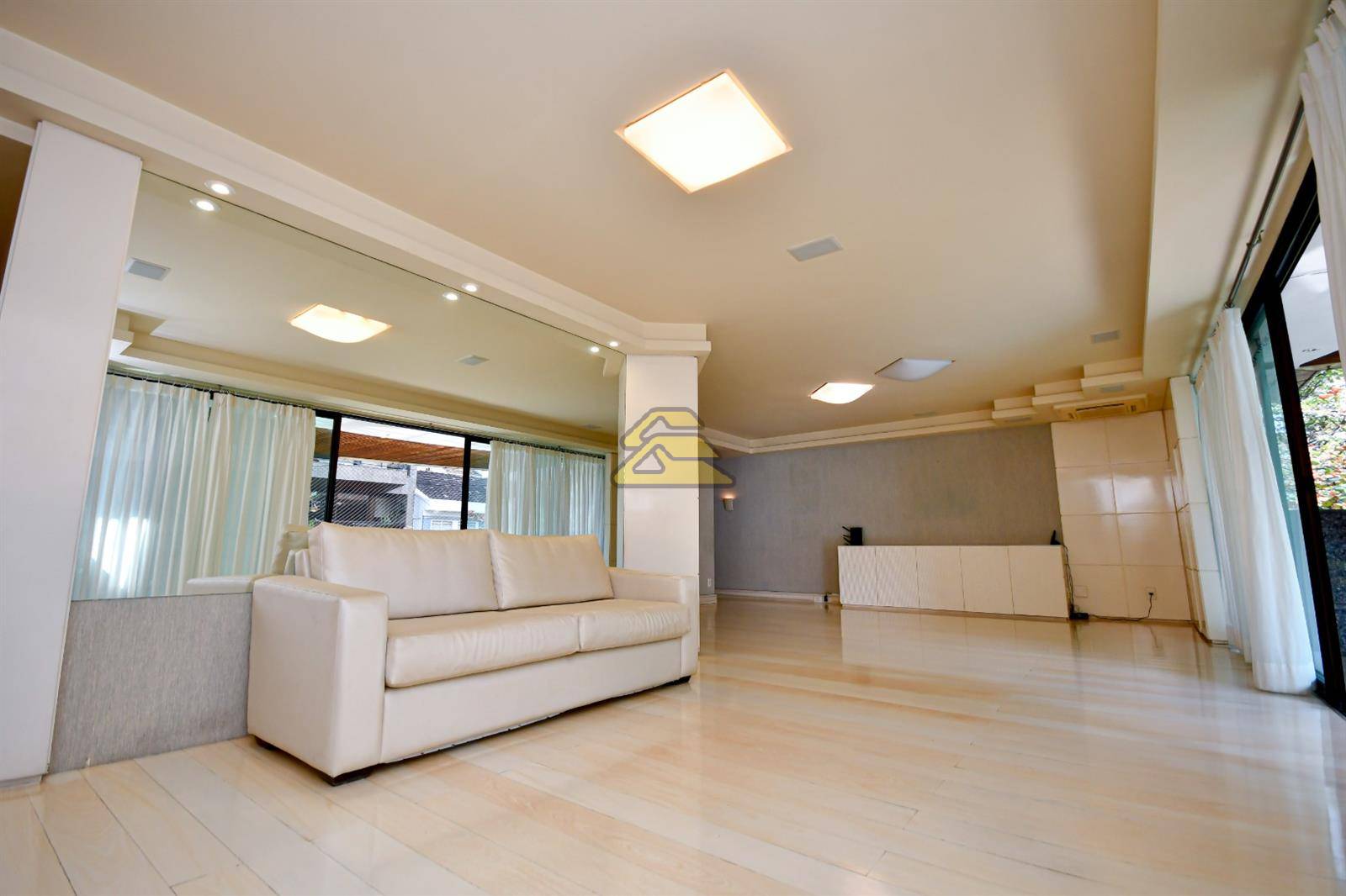 Apartamento à venda com 4 quartos, 209m² - Foto 4