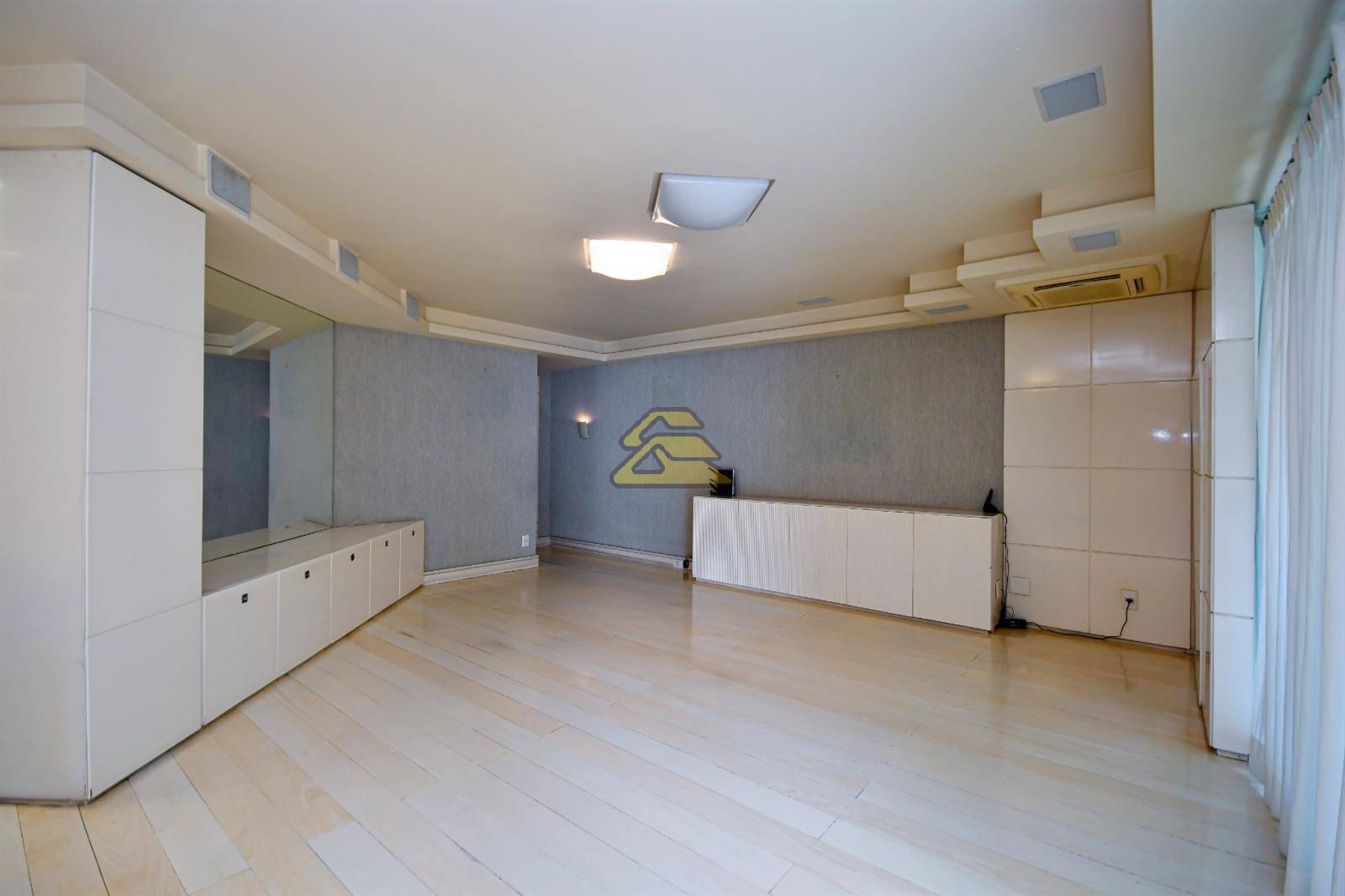 Apartamento à venda com 4 quartos, 209m² - Foto 5