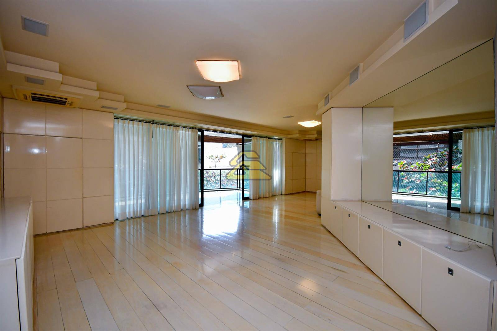 Apartamento à venda com 4 quartos, 209m² - Foto 8