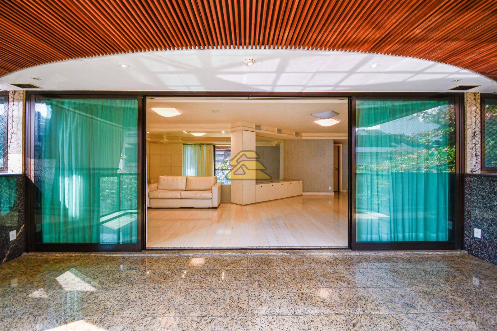 Apartamento à venda com 4 quartos, 209m² - Foto 3