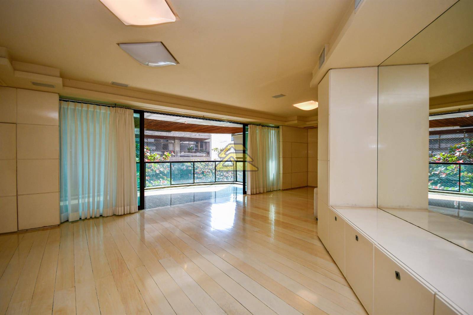 Apartamento à venda com 4 quartos, 209m² - Foto 9