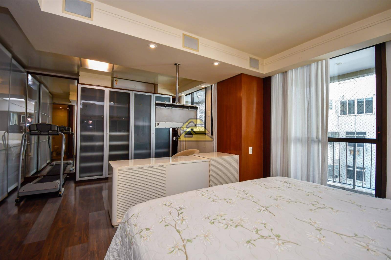Apartamento à venda com 4 quartos, 209m² - Foto 13