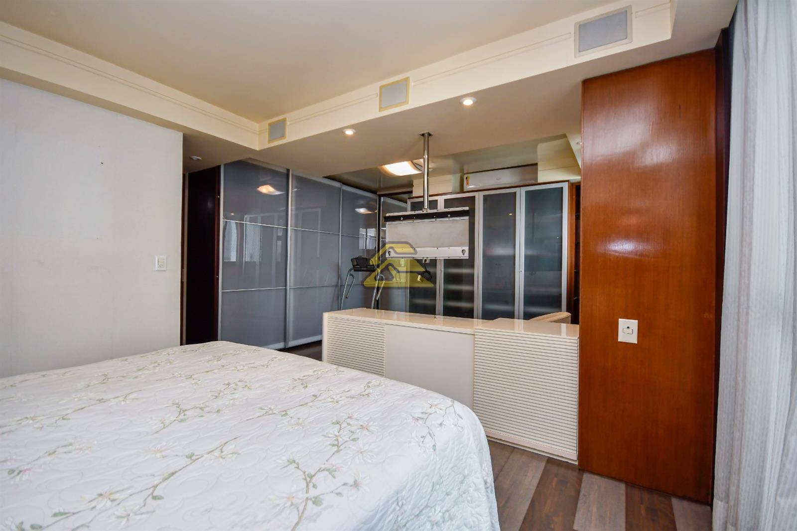 Apartamento à venda com 4 quartos, 209m² - Foto 14