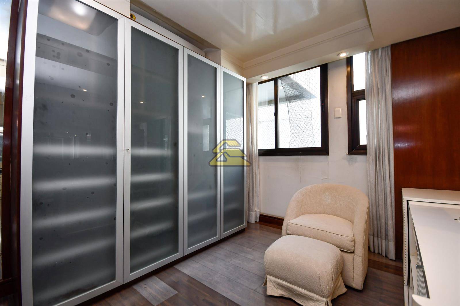 Apartamento à venda com 4 quartos, 209m² - Foto 17
