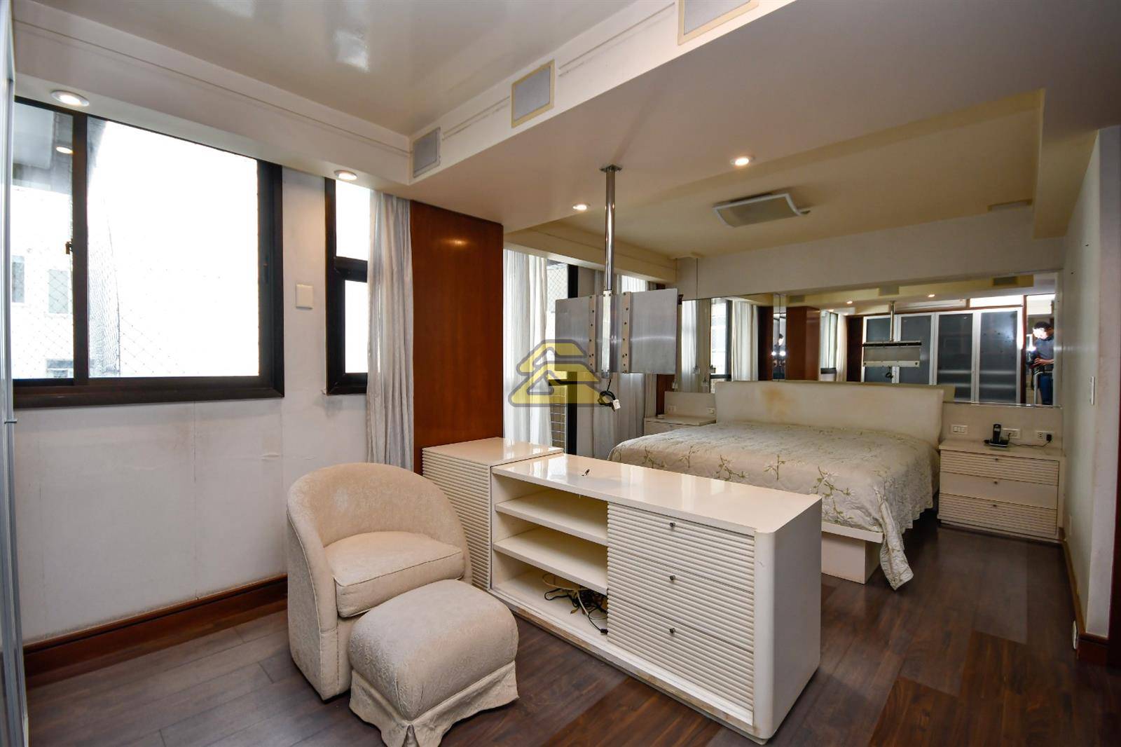 Apartamento à venda com 4 quartos, 209m² - Foto 18