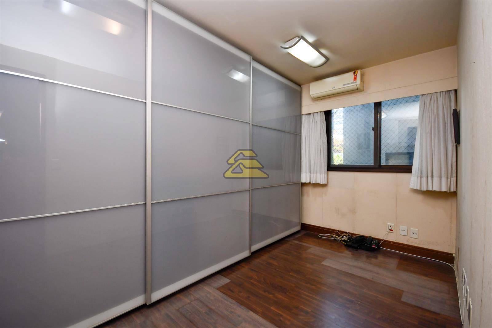 Apartamento à venda com 4 quartos, 209m² - Foto 19