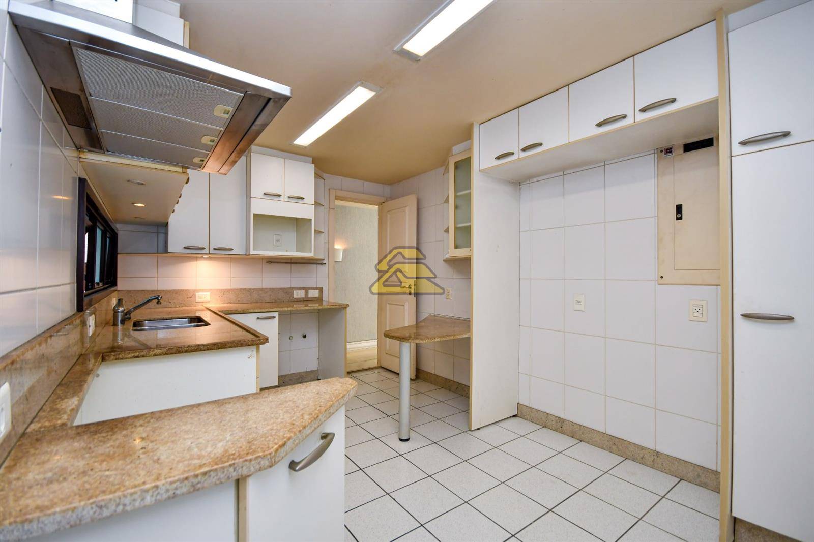 Apartamento à venda com 4 quartos, 209m² - Foto 22