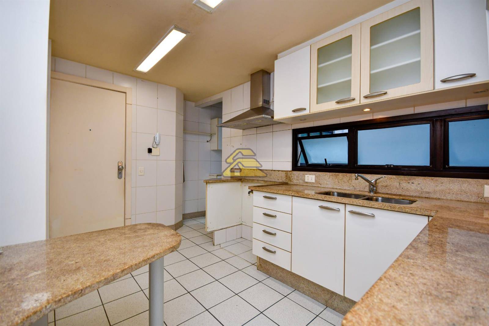 Apartamento à venda com 4 quartos, 209m² - Foto 24