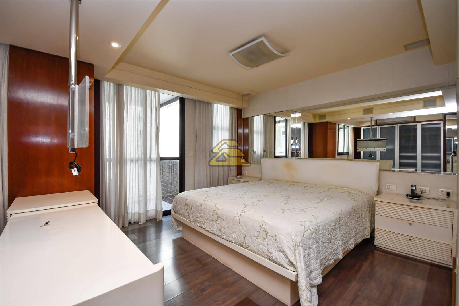 Apartamento à venda com 4 quartos, 209m² - Foto 14
