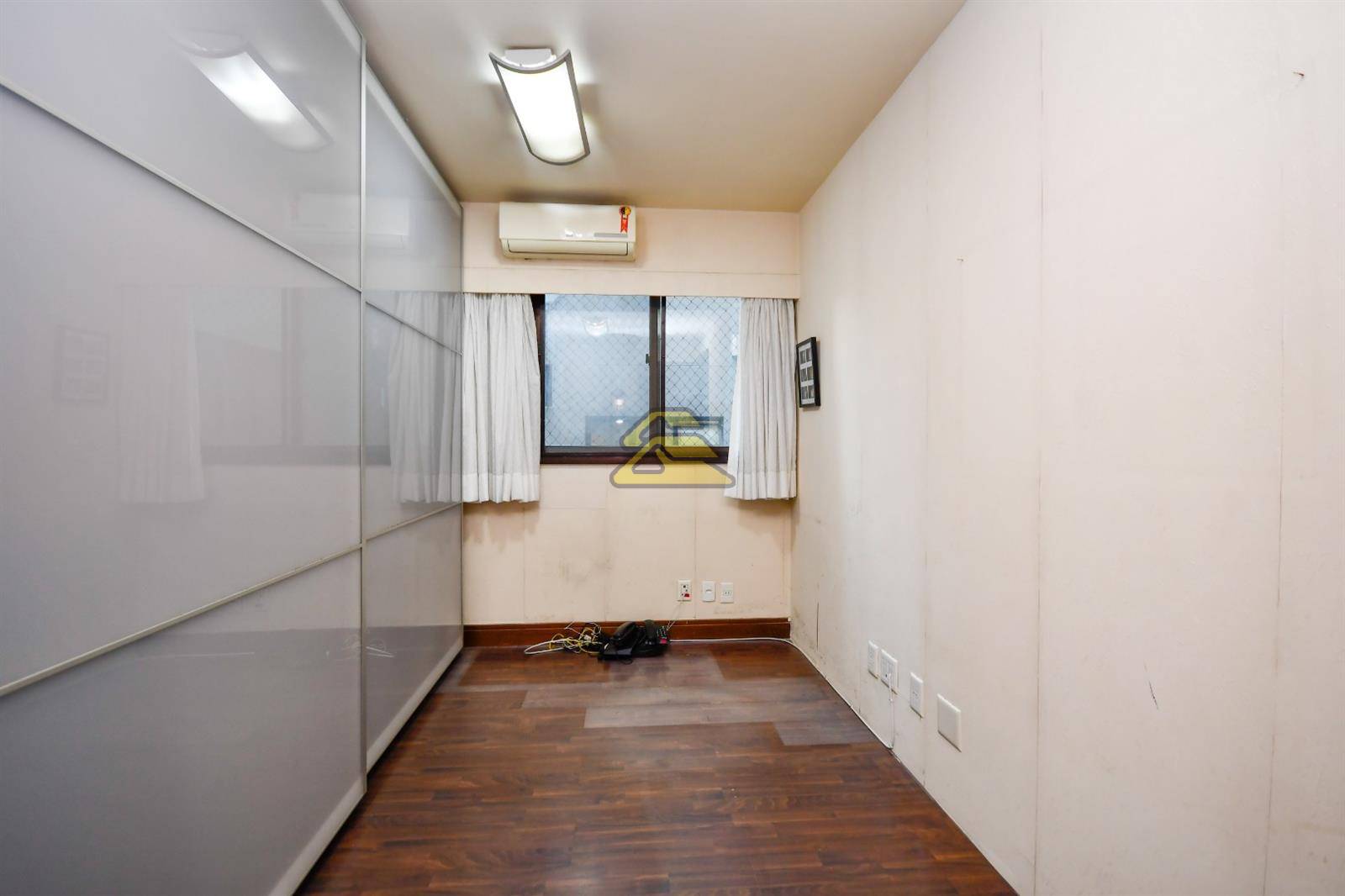 Apartamento à venda com 4 quartos, 209m² - Foto 20