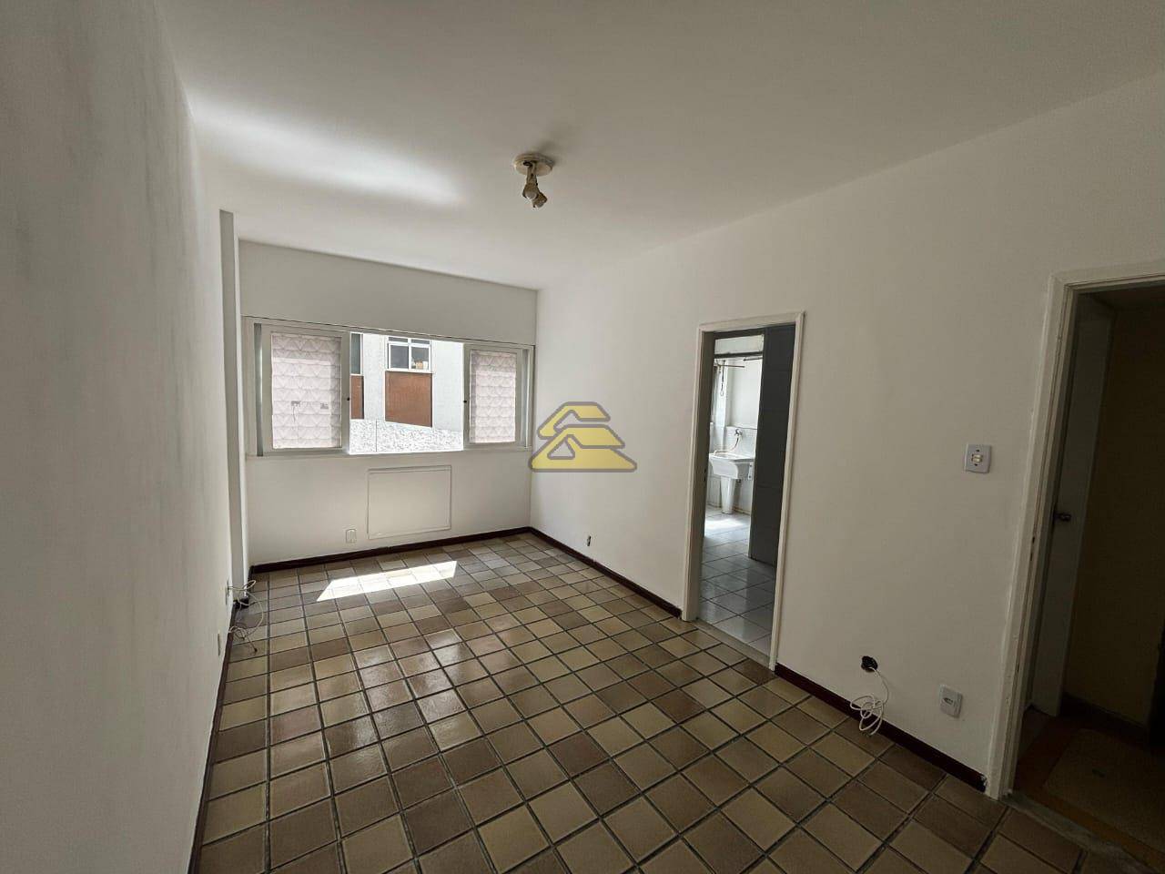 Apartamento à venda com 2 quartos, 73m² - Foto 2