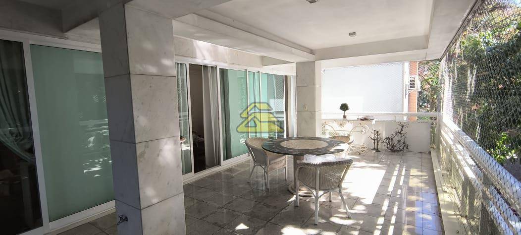 Apartamento à venda com 3 quartos, 224m² - Foto 4