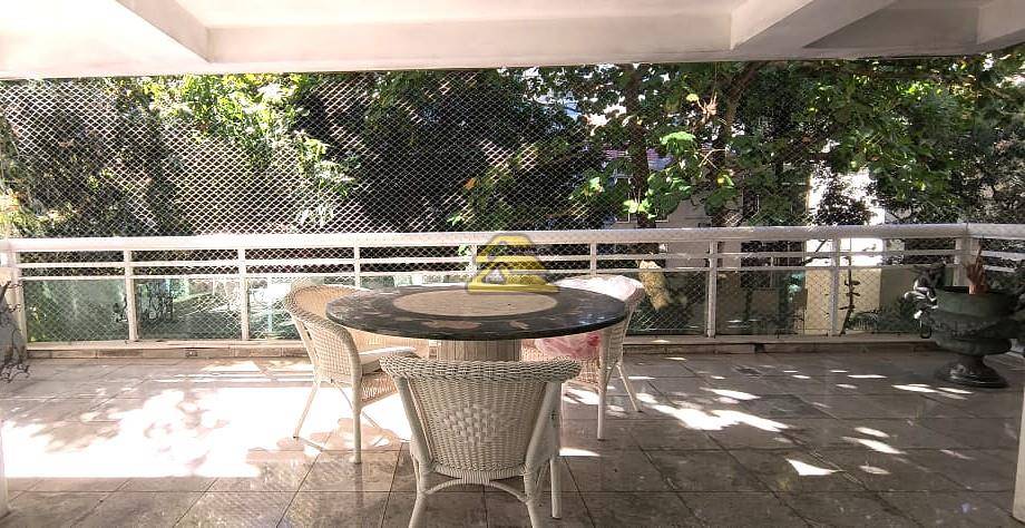 Apartamento à venda com 3 quartos, 224m² - Foto 1