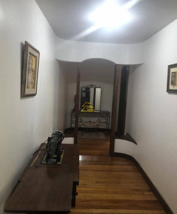 Casa à venda com 7 quartos, 289m² - Foto 8
