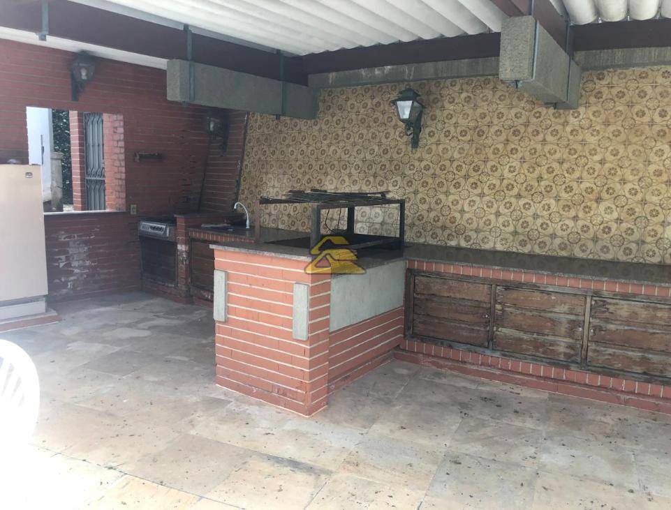 Casa à venda com 7 quartos, 289m² - Foto 29