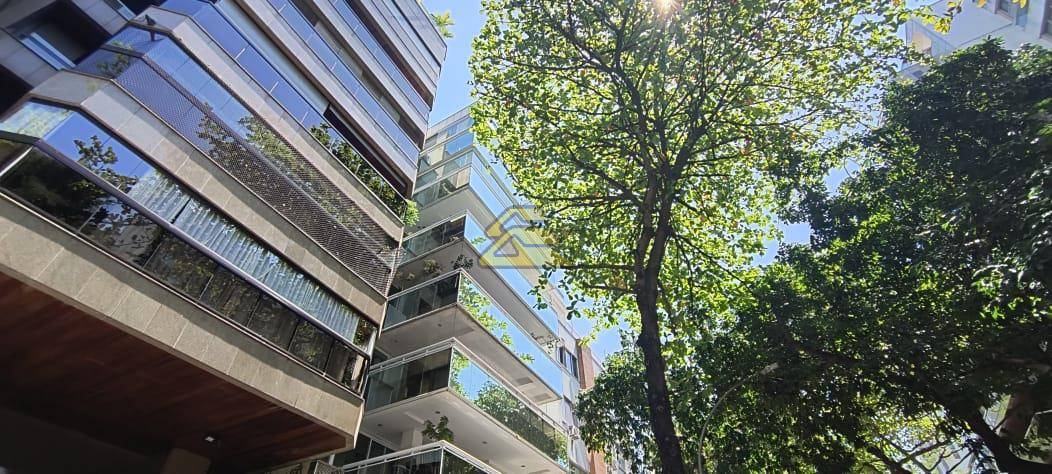 Apartamento à venda com 3 quartos, 224m² - Foto 30